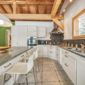 chalet-minouche.hotels-rhonealpes.com/